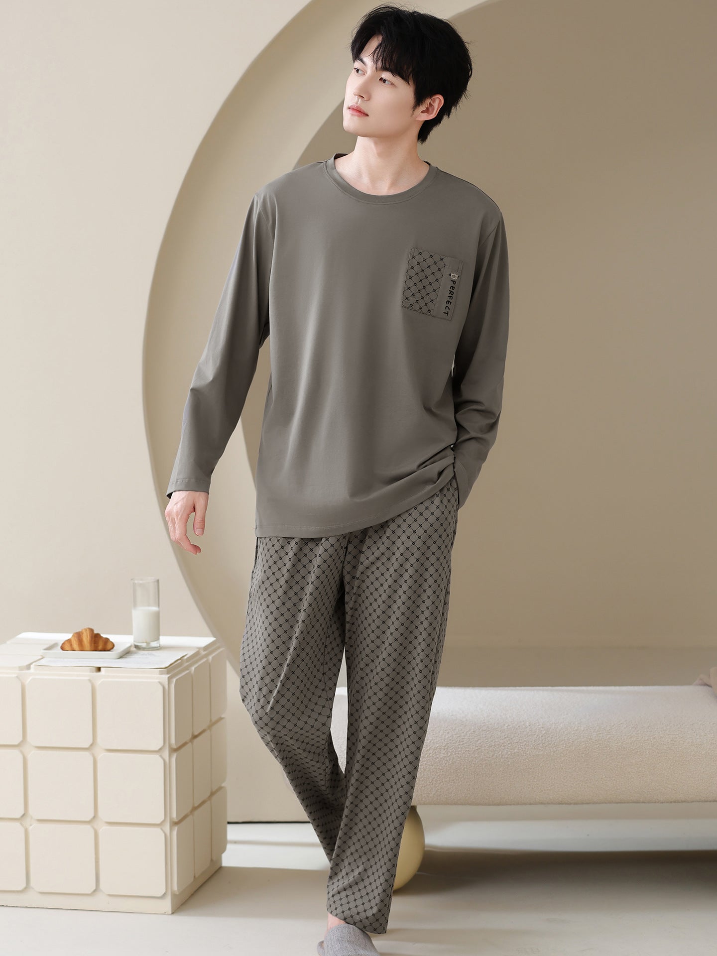 Men in pajamas can wear home clothes outside
