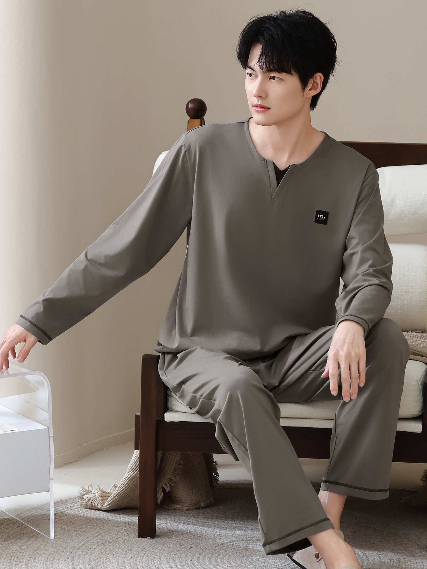 Men in pajamas can wear home clothes outside