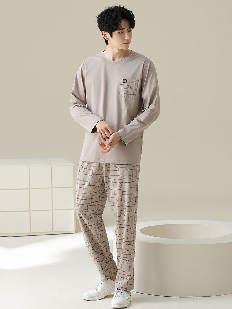 Men in pajamas can wear home clothes outside