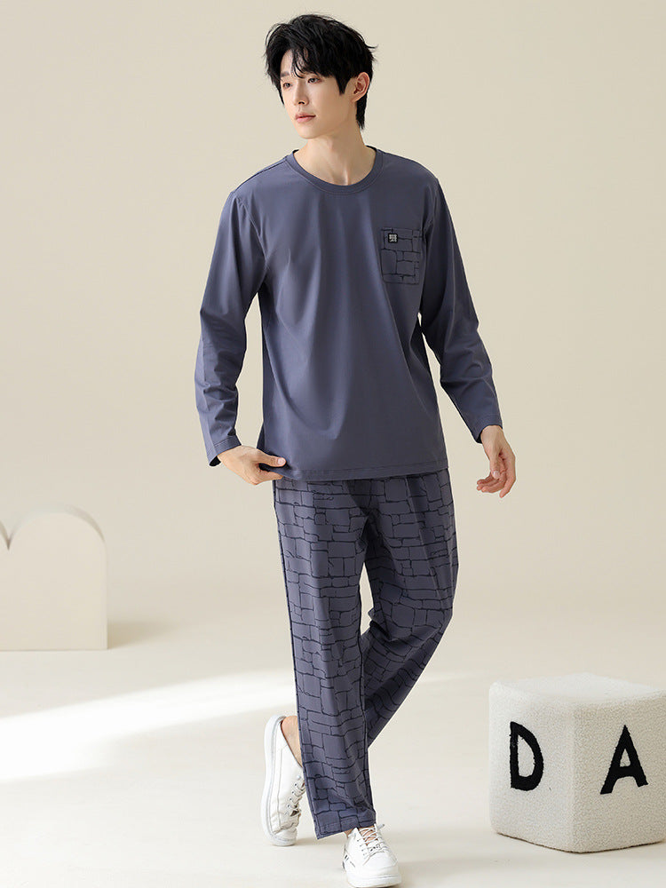 Men in pajamas can wear home clothes outside