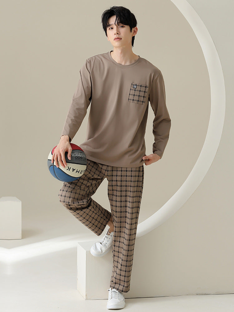 Men in pajamas can wear home clothes outside